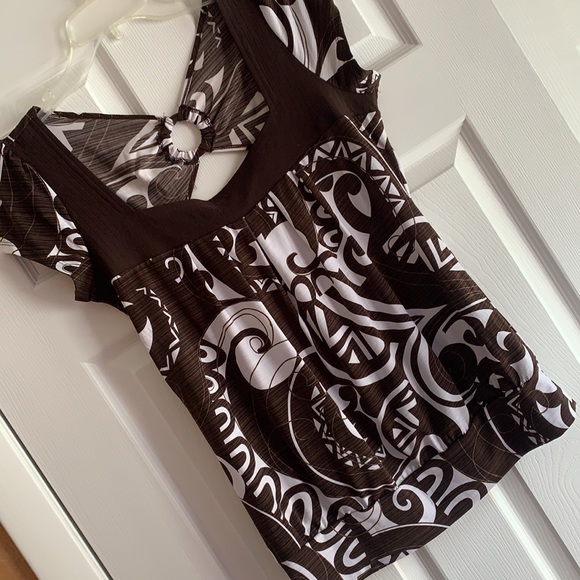 Top - Picture 2 of 4